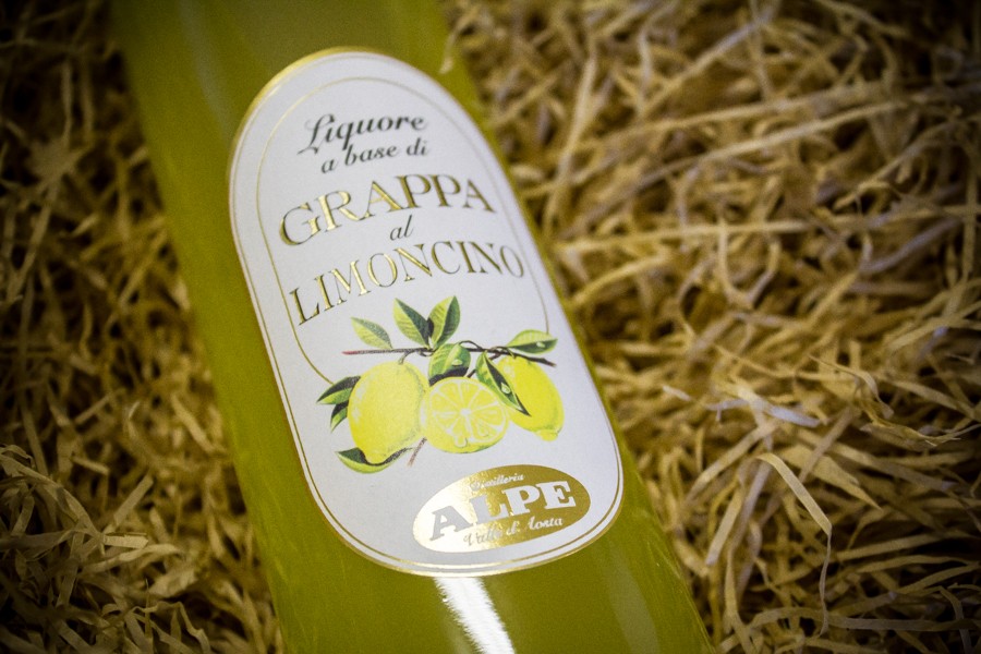 Limoncino grappa liqueur Alpe